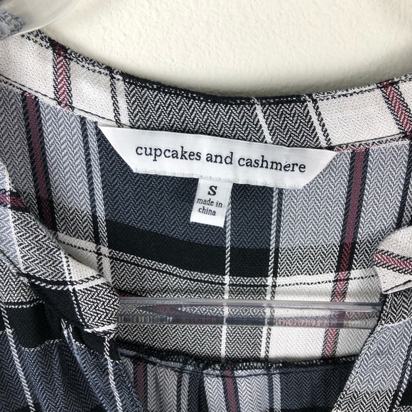 Cupcakes and Cashmere- Plaid Sleeveless Duster S - Picture 6 of 10